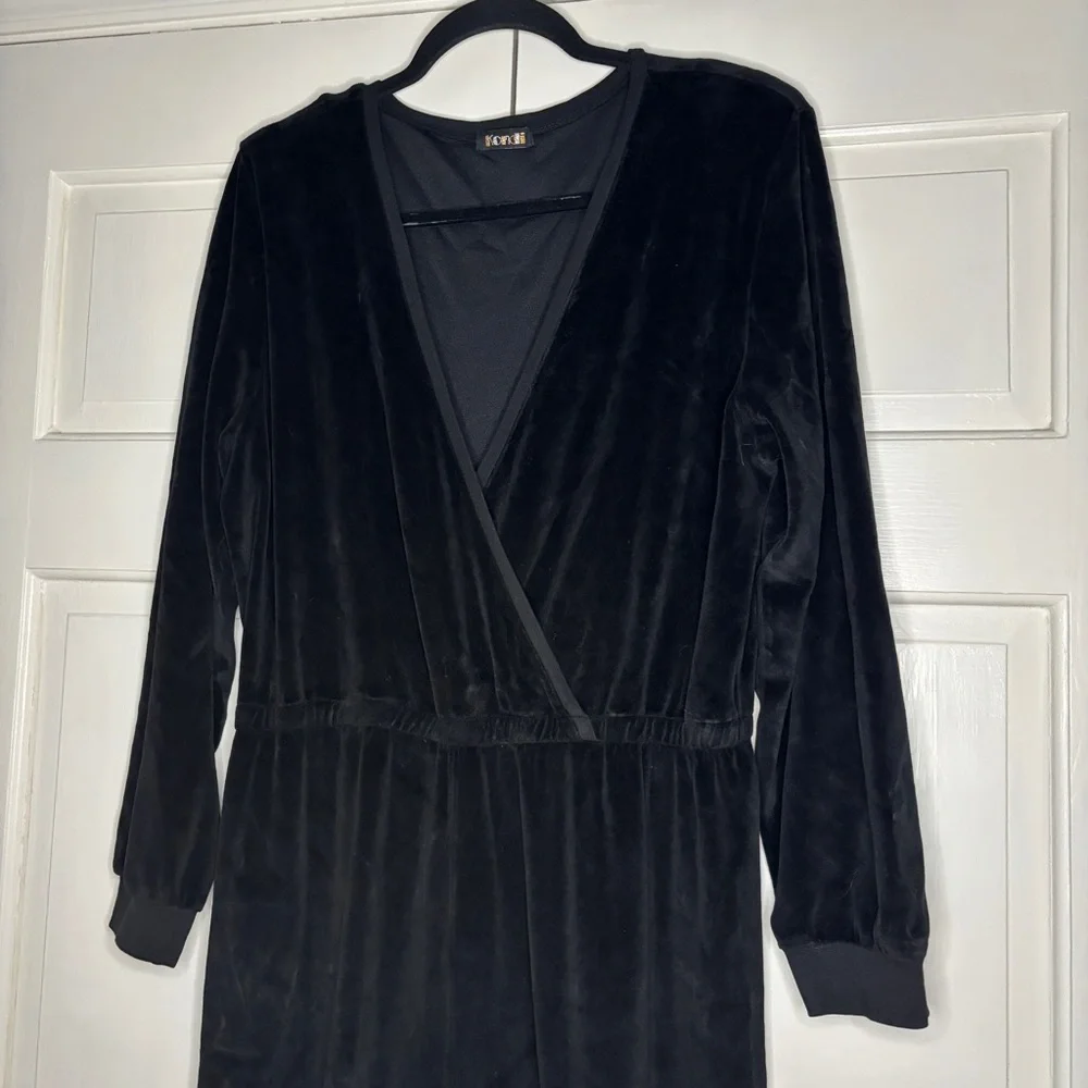 Suzie Kondi Selvi Black Velour Velvet V Neck Long‎ Sleeve Jumpsuit Size XL Wrap